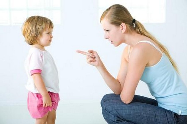Cách giải quyết khi trẻ hay dùng răng cắn người khác