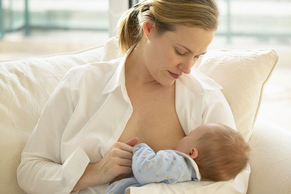 Khoảng cách giữa các lần cho con bú thế nào thì hợp lý